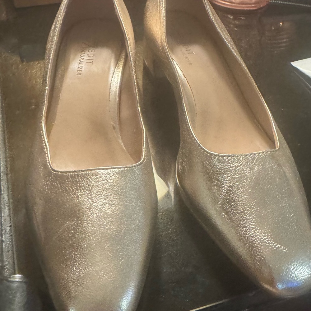 Naturalizer Gold Heels Elegant Design